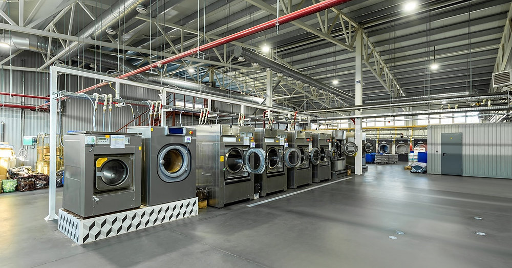 Commercial laundry facility equipped with industrial washer extractors