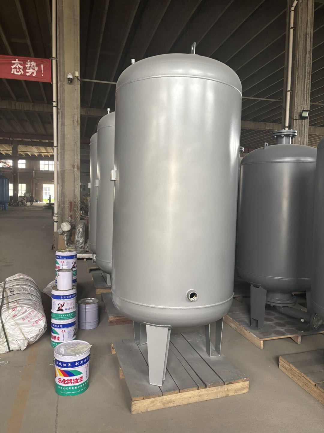 200L diaphragm pressure tank, full unit view