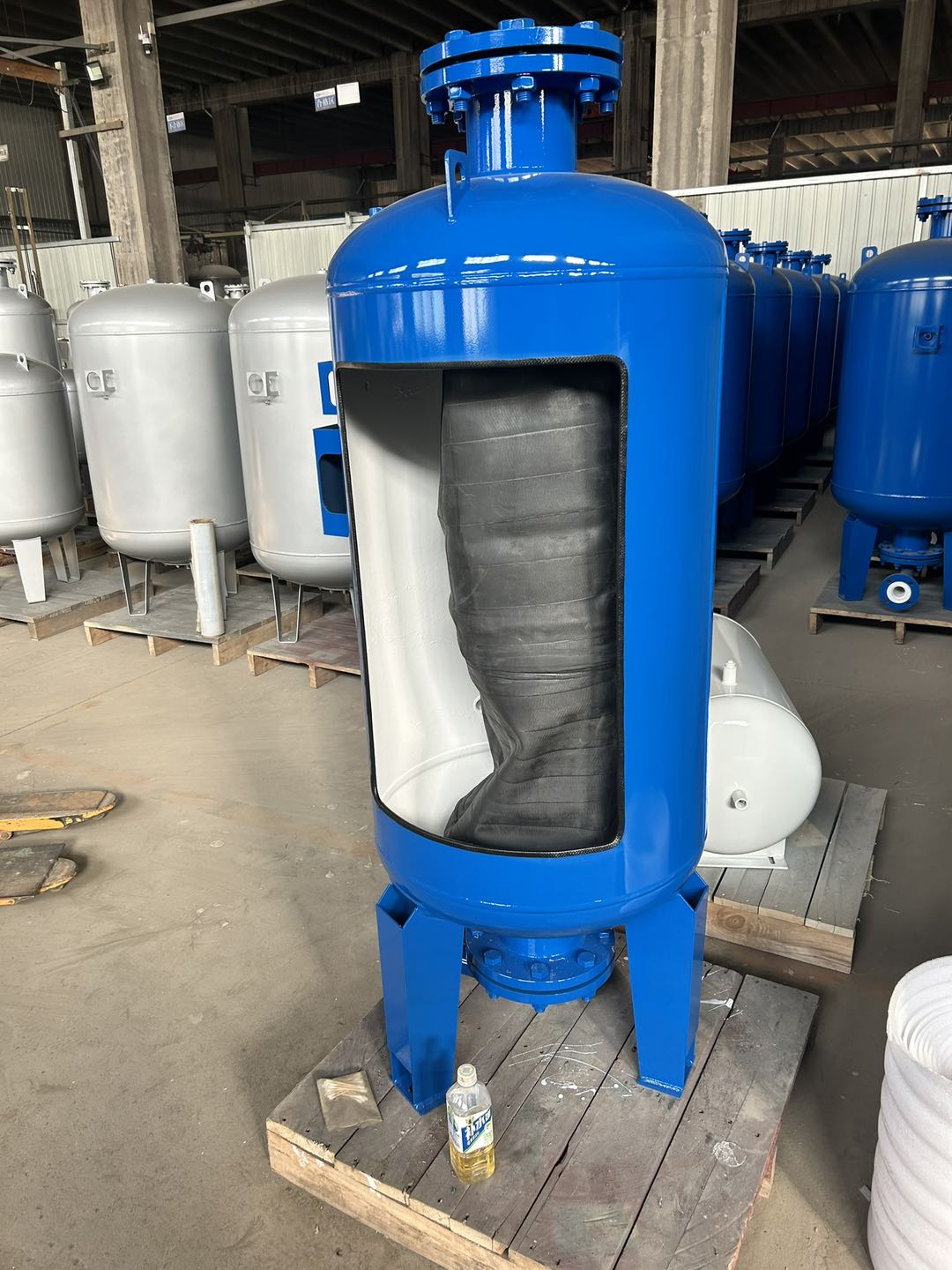 Pressure tank bladder membrane cutaway showing replaceable diaphragm construction